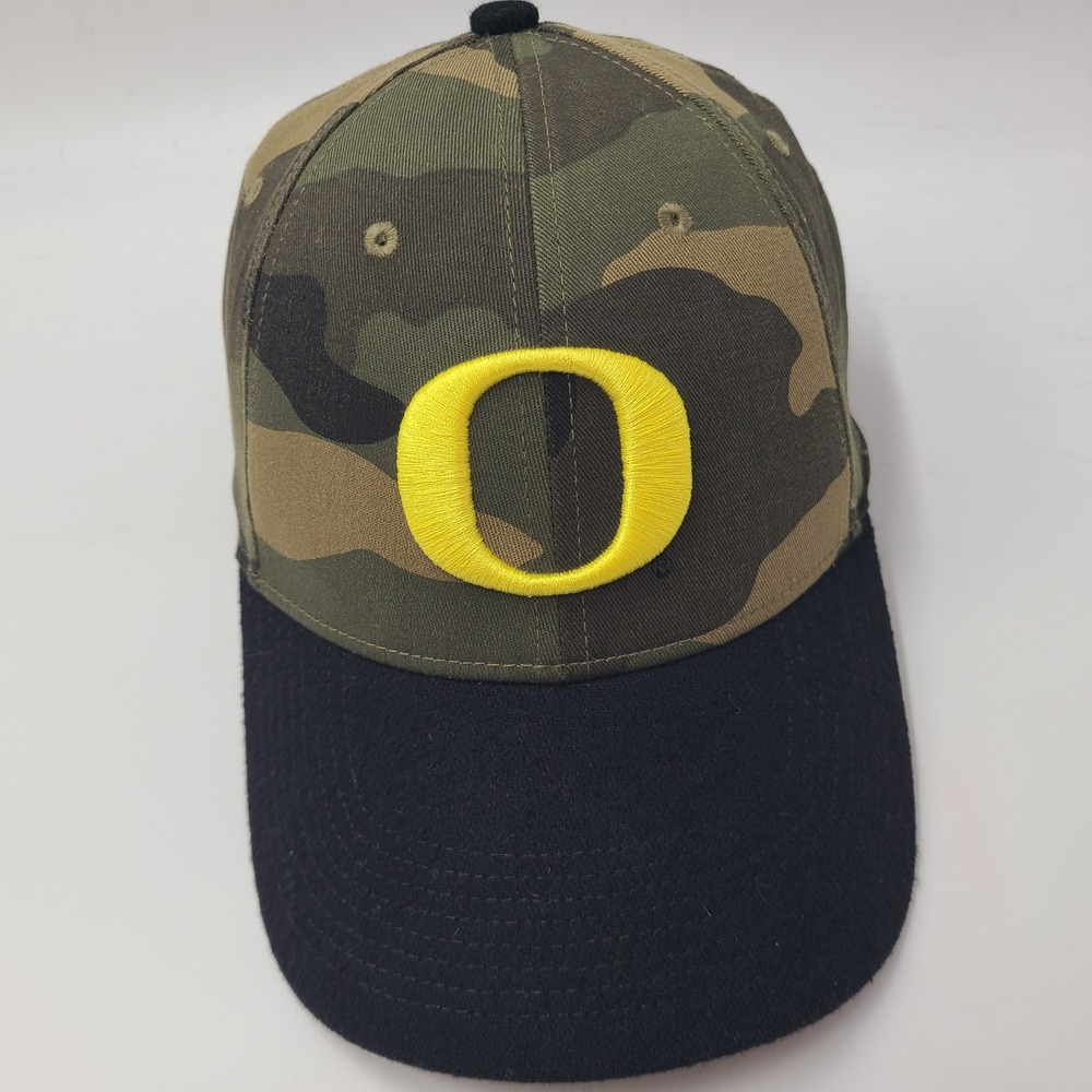 Oregon Ducks Hat Fitted (Seems S-M) Nike Camo Black NCAA Legacy91 Dri-Fit Men